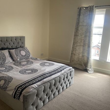 Stylish 1-Bed Apt - Sleeps 4 - Parking - Wifi Mánchester Exterior foto