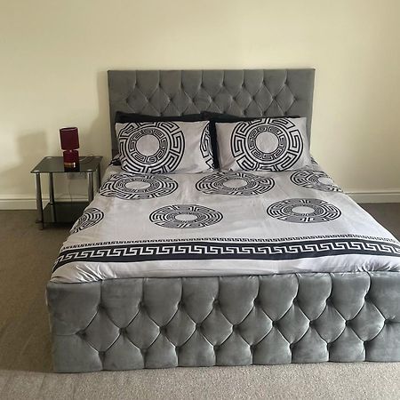 Stylish 1-Bed Apt - Sleeps 4 - Parking - Wifi Mánchester Exterior foto