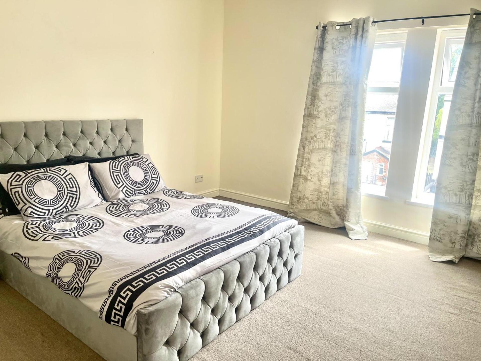 Stylish 1-Bed Apt - Sleeps 4 - Parking - Wifi Mánchester Exterior foto