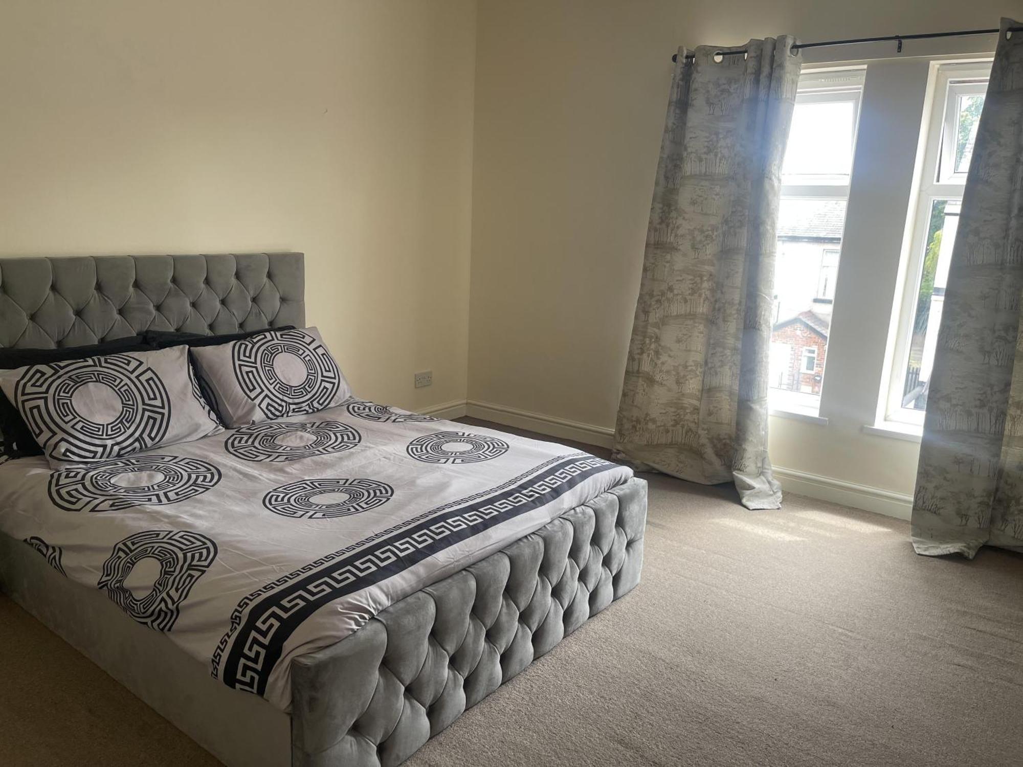 Stylish 1-Bed Apt - Sleeps 4 - Parking - Wifi Mánchester Exterior foto