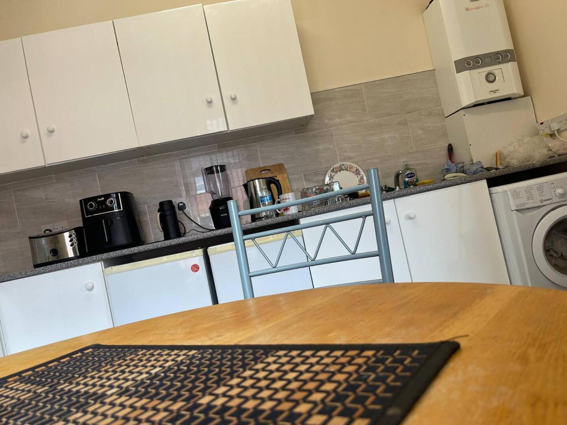 Stylish 1-Bed Apt - Sleeps 4 - Parking - Wifi Mánchester Exterior foto